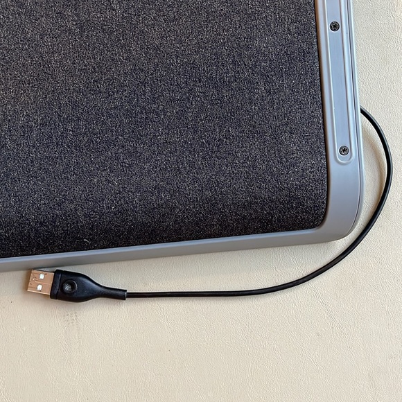 Targus laptop cooling stand, for 17 inch (diag.) laptops - Picture 8 of 10